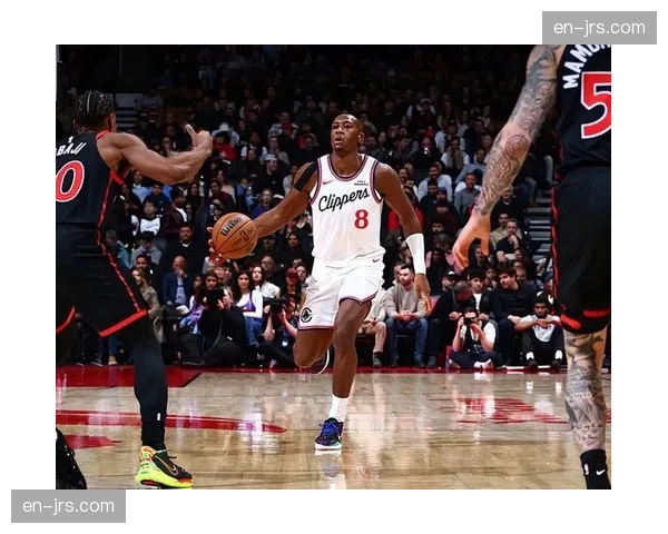 快船首节轰下43分创赛季新高 三分球命中率提升改善进攻效率